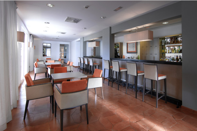 Escapada con Desayuno y Comida o Cena para dos personas en Parador de Málaga Golf (Málaga) 