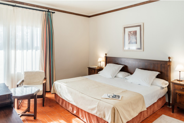 Escapada con Desayuno y Comida o Cena para dos personas en Parador de Manzanares (Ciudad Real)