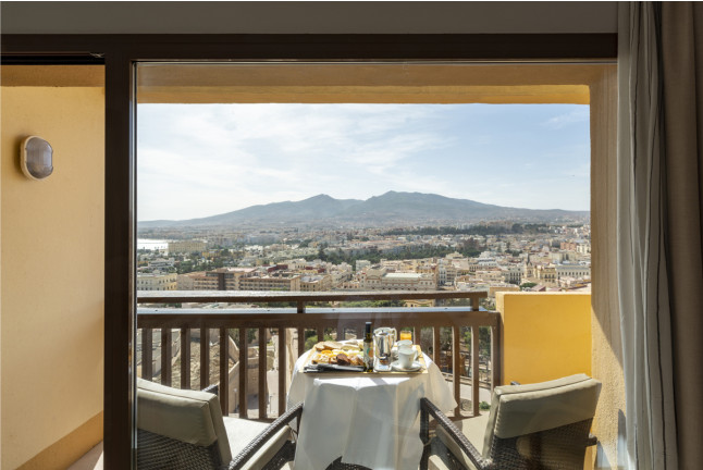Escapada con Desayuno y Comida o Cena para dos personas en Parador de Melilla (Melilla)