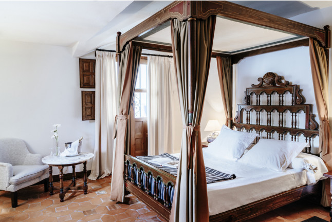 Escapada con Desayuno y Comida o Cena para dos personas en Parador de Mérida (Badajoz)