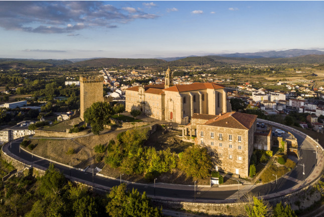 Escapada con Desayuno y Comida o Cena para dos personas en Parador de Monforte de Lemos (Lugo)