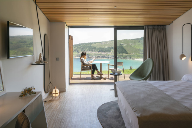 Escapada con Desayuno y Comida o Cena para dos personas en Parador Costa da Morte (Muxía, A Coruña)