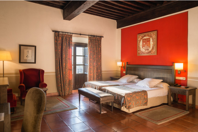 Escapada con Desayuno y Comida o Cena para dos personas en Parador de Oropesa (Toledo)