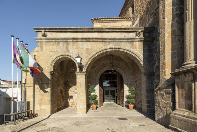 Mesa para dos: Comida o Cena para dos personas en Parador de Plasencia (Cáceres)
