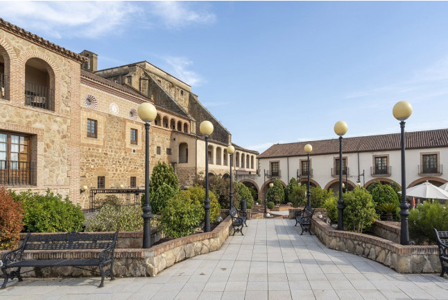 Mesa para dos: Comida o Cena para dos personas en Parador de Plasencia (Cáceres)