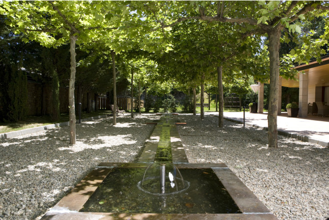 Escapada con Desayuno y Comida o Cena para dos personas en Parador de Puebla de Sanabria (Zamora)