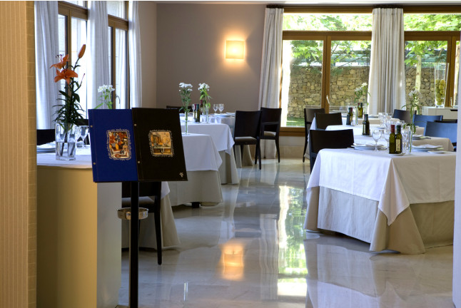 Escapada con Desayuno y Comida o Cena para dos personas en Parador de Puebla de Sanabria (Zamora)