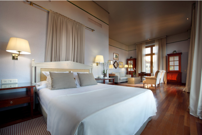 Escapada con Desayuno y Comida o Cena para dos personas en Parador de Ronda (Málaga) 