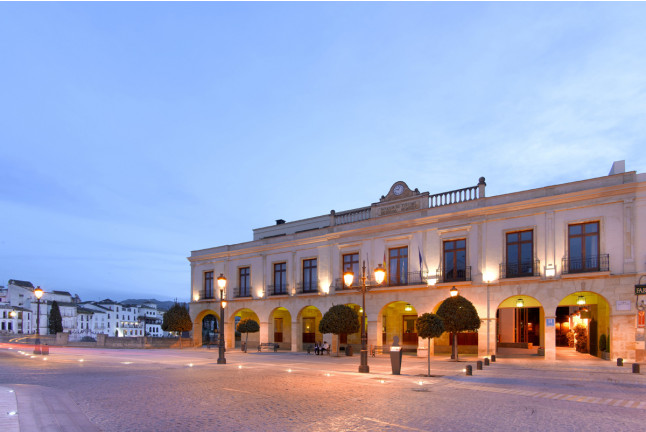Escapada con Desayuno y Comida o Cena para dos personas en Parador de Ronda (Málaga) 