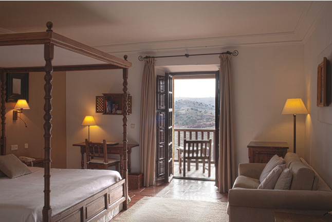 Escapada con Desayuno y Comida o Cena para dos personas en Parador de Sigüenza (Guadalajara)