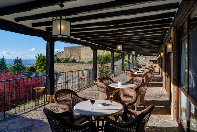 Escapada con Desayuno y Comida o Cena para dos personas en Parador de Sos del Rey Católico (Zaragoza)
