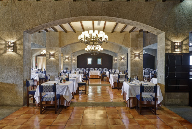 Escapada con Desayuno y Comida o Cena para dos personas en Parador de Sos del Rey Católico (Zaragoza)