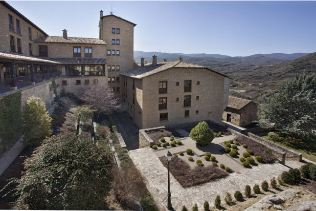 Escapada con Desayuno y Comida o Cena para dos personas en Parador de Sos del Rey Católico (Zaragoza)