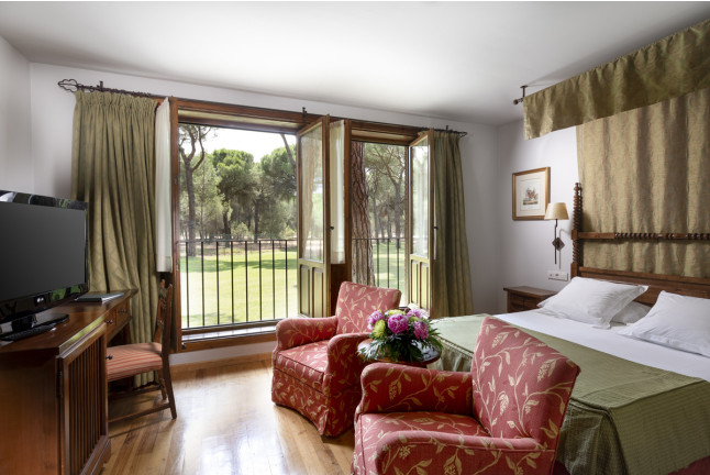 Escapada con Desayuno y Comida o Cena para dos personas en Parador de Tordesillas (Valladolid)