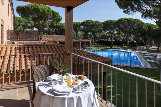 Escapada con Desayuno y Comida o Cena para dos personas en Parador de Tordesillas (Valladolid)