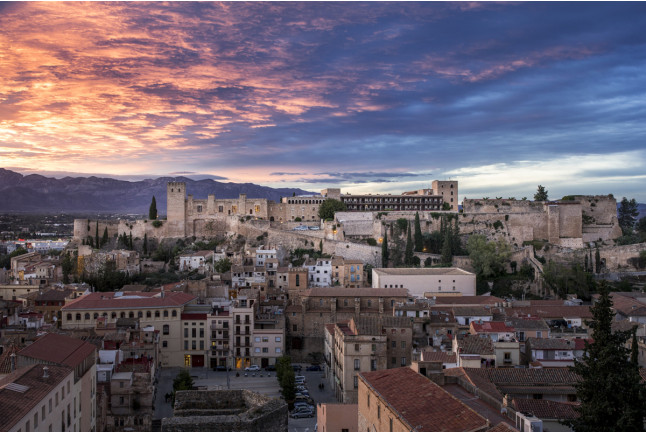 Escapada con Desayuno y Comida o Cena para dos personas en Parador de Tortosa (Tarragona)