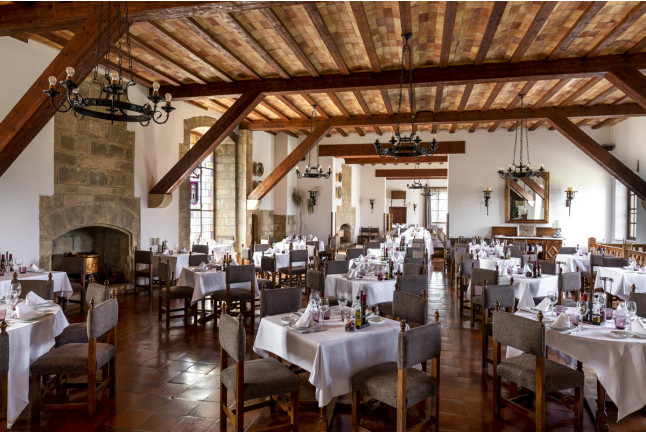 Escapada con Desayuno y Comida o Cena para dos personas en Parador de Tortosa (Tarragona)