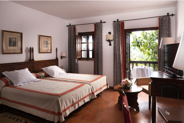 Escapada con Desayuno y Comida o Cena para dos personas en Parador de Tortosa (Tarragona)