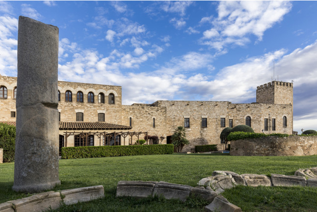 Escapada con Desayuno y Comida o Cena para dos personas en Parador de Tortosa (Tarragona)
