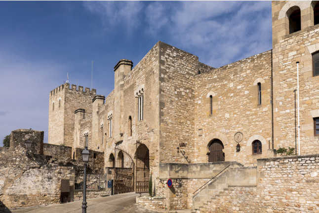 Escapada con Desayuno y Comida o Cena para dos personas en Parador de Tortosa (Tarragona)