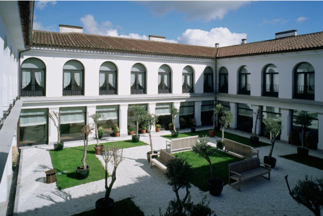 Escapada con Desayuno y Comida o Cena para dos personas en Parador de Trujillo (Cáceres)