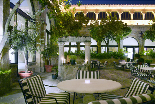 Escapada con Desayuno y Comida o Cena para dos personas en Parador de Trujillo (Cáceres)