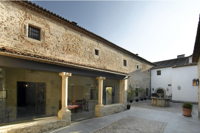 Escapada con Desayuno y Comida o Cena para dos personas en Parador de Trujillo (Cáceres)