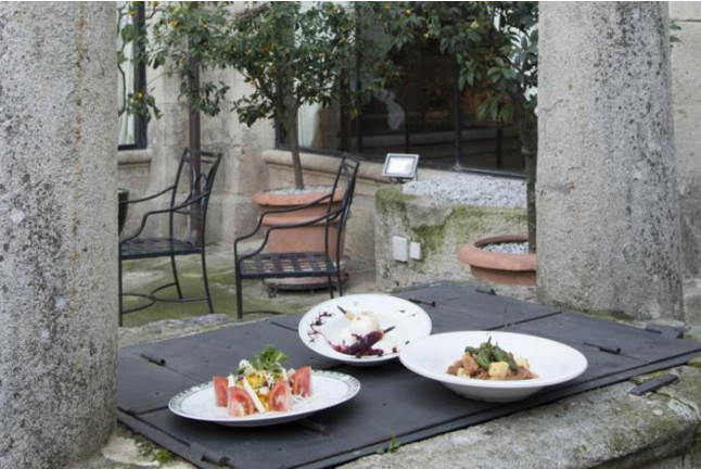Mesa para dos: Comida o Cena para dos personas en Parador de Trujillo (Cáceres)