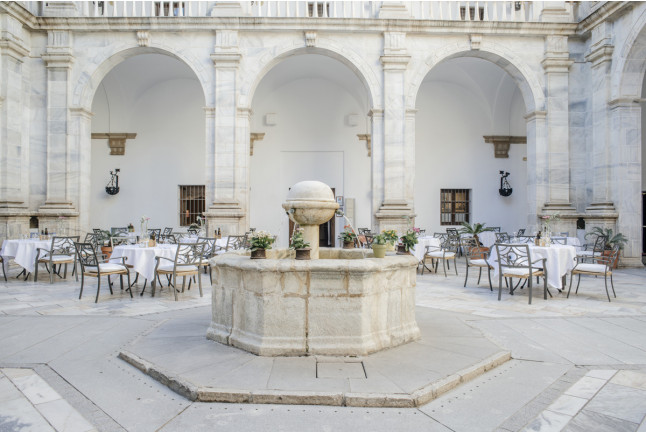 Escapada con Desayuno y Comida o Cena para dos personas en Parador de Zafra (Badajoz)