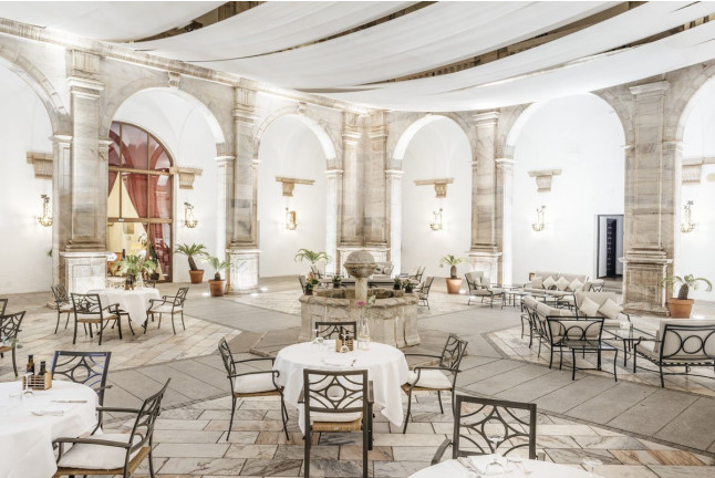 Mesa para dos: Comida o Cena para dos personas en Parador de Zafra (Badajoz)