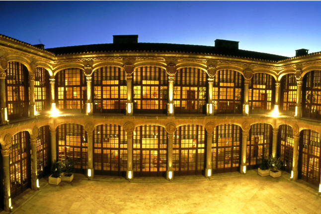 Escapada con Desayuno y Comida o Cena para dos personas en Parador de Zamora (Zamora)
