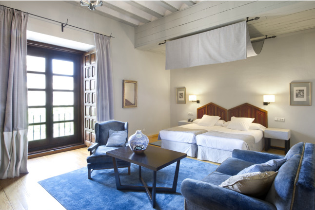 Escapada con Desayuno y Comida o Cena para dos personas en Parador de Zamora (Zamora)