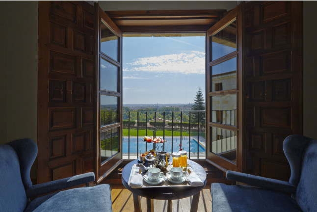 Escapada con Desayuno y Comida o Cena para dos personas en Parador de Zamora (Zamora)