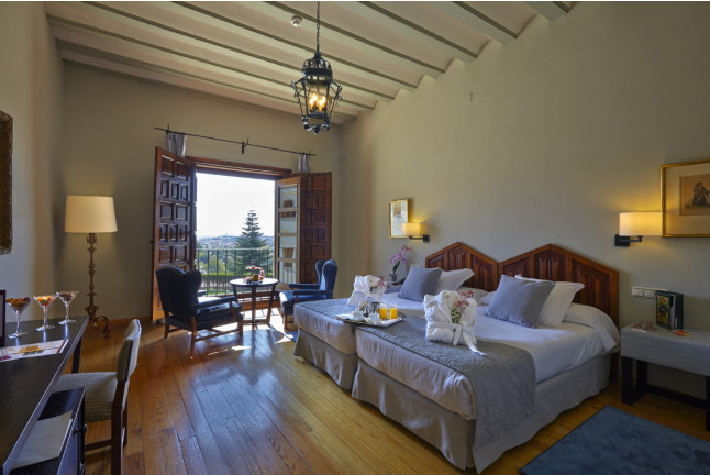 Escapada con Desayuno y Comida o Cena para dos personas en Parador de Zamora (Zamora)