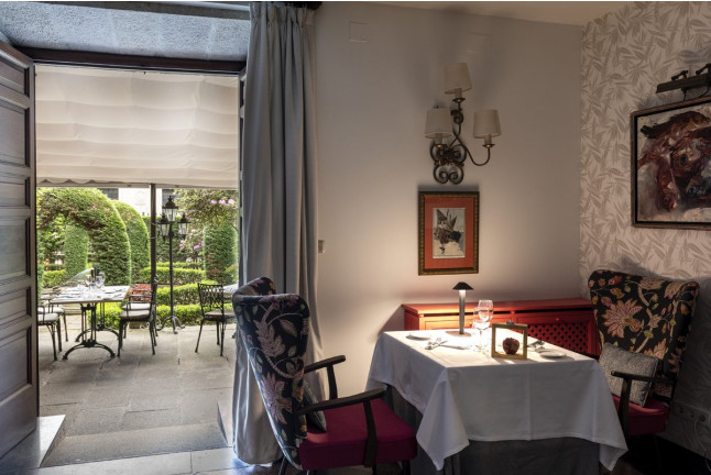 Mesa para dos: Comida o Cena para dos personas en Parador de Pontevedra (Pontevedra)