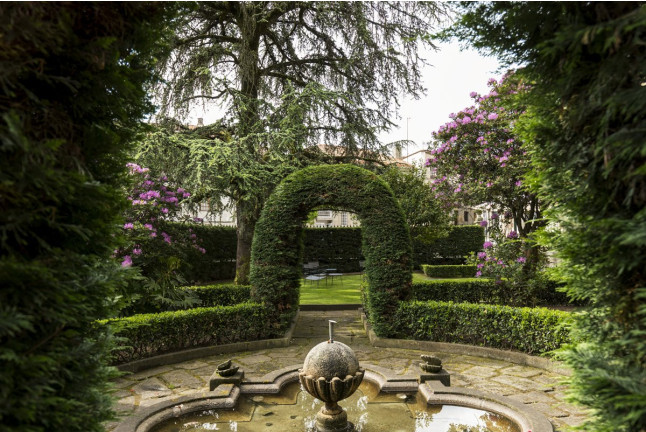 Mesa para dos: Comida o Cena para dos personas en Parador de Pontevedra (Pontevedra)