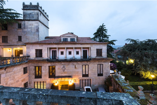 Mesa para dos: Comida o Cena para dos personas en Parador de Pontevedra (Pontevedra)