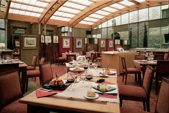 Escapada con Desayuno y Comida o Cena para dos personas en Parador de Santo Domingo Bernardo de Fresneda (La Rioja)