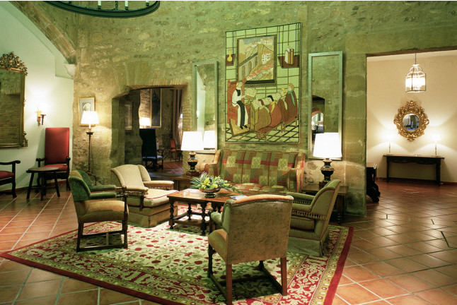 Escapada con Desayuno y Comida o Cena para dos personas en Parador de Santo Domingo Bernardo de Fresneda (La Rioja)
