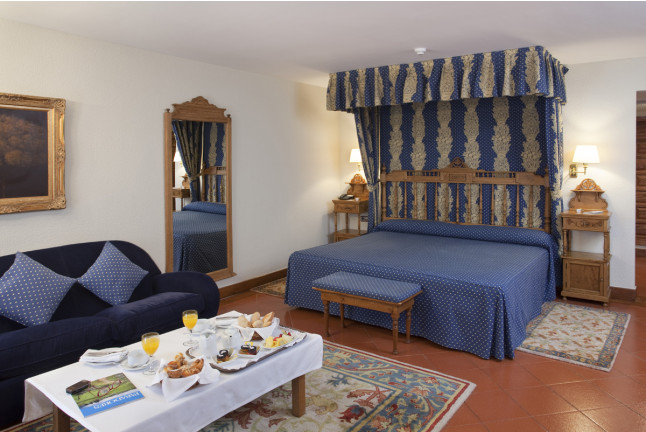 Escapada con Desayuno y Comida o Cena para dos personas en Parador de Santo Domingo de la Calzada (La Rioja)