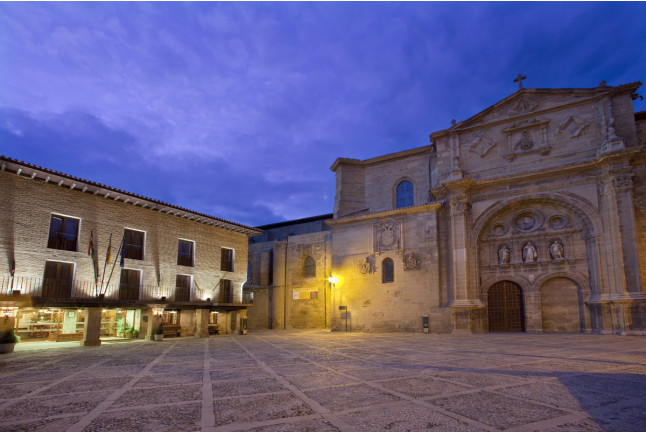 Escapada con Desayuno y Comida o Cena para dos personas en Parador de Santo Domingo de la Calzada (La Rioja)