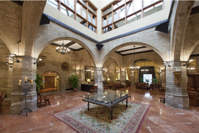 Escapada con Desayuno y Comida o Cena para dos personas en Parador de Santo Domingo de la Calzada (La Rioja)