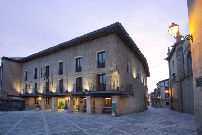 Escapada con Desayuno y Comida o Cena para dos personas en Parador de Santo Domingo de la Calzada (La Rioja)