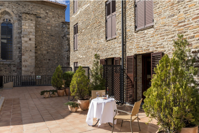 Escapada con Desayuno y Comida o Cena para dos personas en Parador de La Seu d'Urgell (Lleida)