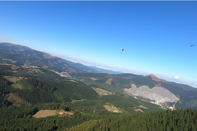 Vuelo en Parapente con Fotos y Vídeo (Orduña, Vizcaya) 