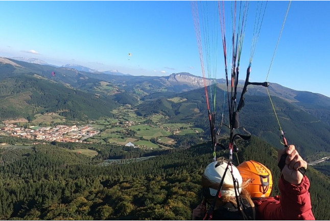 Vuelo en Parapente con Fotos y Vídeo (Orduña, Vizcaya) 