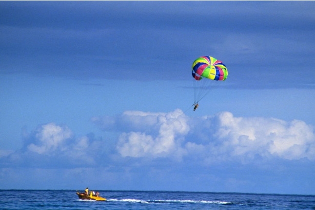 Parasailing (Aguadulce, Almería)
