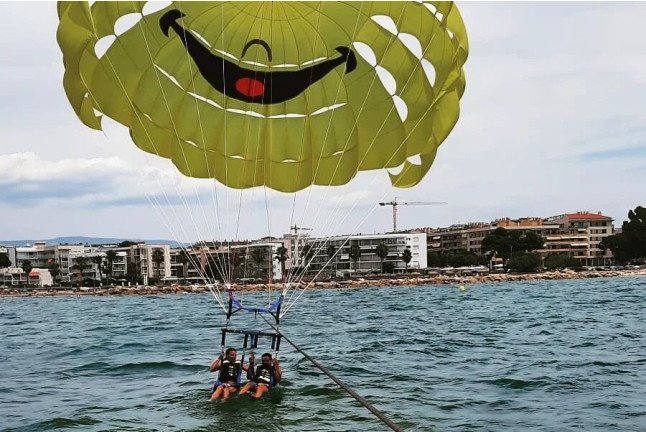 Parasailing (Cambrils, Tarragona)