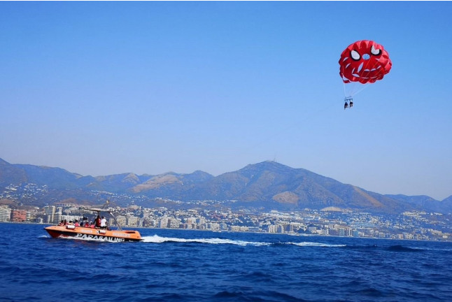 Parasailing (Puerto Banús, Málaga)