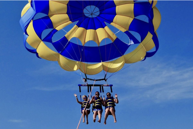 Vuelo en Parasailing desde el Port Fòrum (Barcelona)